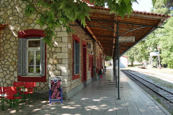 Μια εικόνα του σιδηροδρομικού τερματικού σταθμού στα Καλάβρυτα.