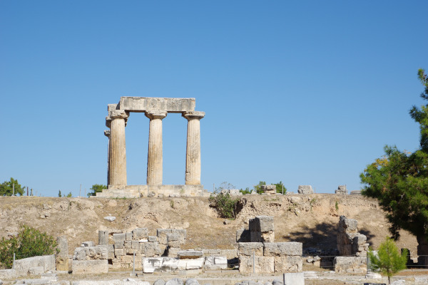 Ερείπια του ναού του Απόλλωνα στον Αρχαιολογικό Χώρο της Αρχαίας Κορίνθου.