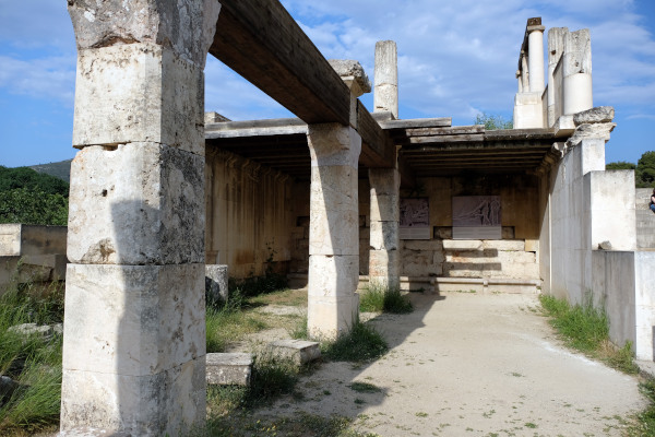 Φωτογραφία που δείχνει ένα μέρος του Άβατον του Ασκληπιείου στην Επίδαυρο.