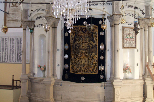 Η Αγία Κιβωτός μέσα στην Αρχαία Συναγωγή «Kahal Kadosh Yashan» των Ιωαννίνων.