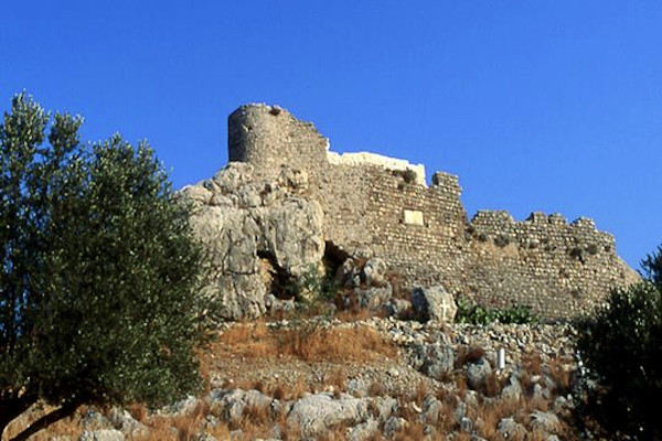 Μια εικόνα που δείχνει τους εξωτερικούς τοίχους του Κάστρου Χρυσοχέρη στο νησί της Καλύμνου.