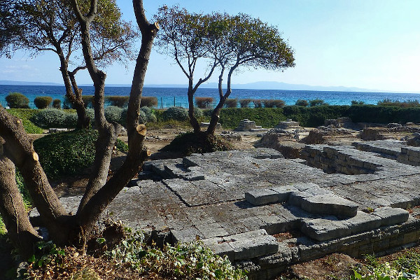 Τα αρχαία απομεινάρια του Ναού του Άμμωνα Δία στην Καλλιθέα Χαλκιδικής.