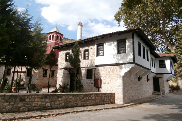 Κτίριο της Μονής της Παναγίας της Μαυριώτισσας στην Καστοριά.