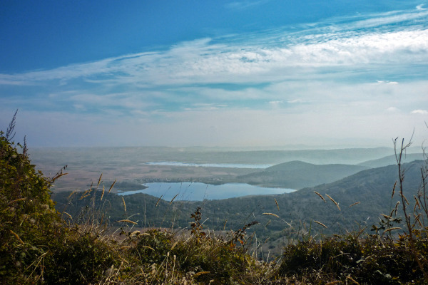 Μια φωτογραφία των λιμνών Χειμαδίτιδα και Ζαζάρι από ένα σημείο πολύ κοντά στο χωριό Νυμφαίο.