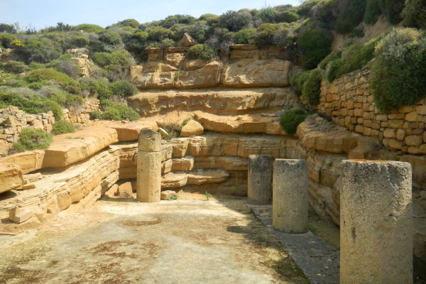 Φωτογραφία που δείχνει μερικά ερείπια του Αρχαιολογικού Χώρου Καβείριου στη Λήμνο.