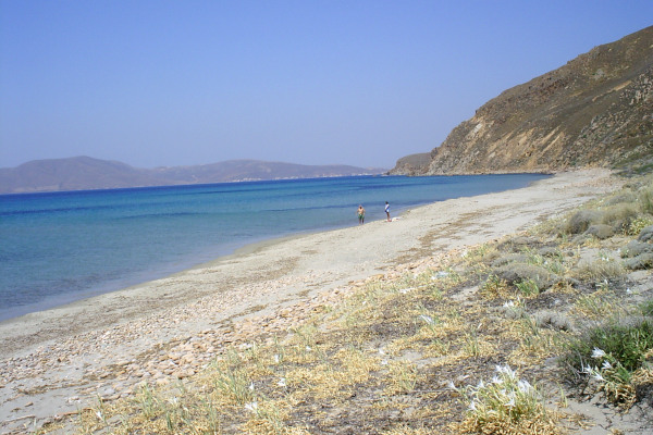Μια εικόνα που δείχνει μέρος της παραλίας Παρθενομήτου της Λήμνου.
