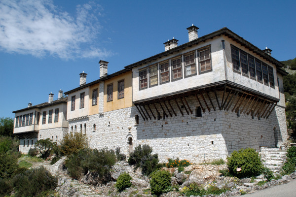 Μια εικόνα του κτιρίου που φιλοξενεί το Μουσείο Κέρινων Ομοιωμάτων Ελληνικής Ιστορίας των Ιωαννίνων.
