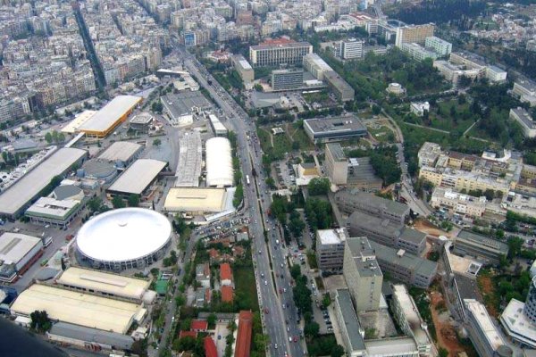 Αεροφωτογραφία του Εκθεσιακού Κέντρου στο κέντρο της Θεσσαλονίκης. Το Αλεξάνδρειο Μέλαθρο είναι ένα στρογγυλό κτίριο.